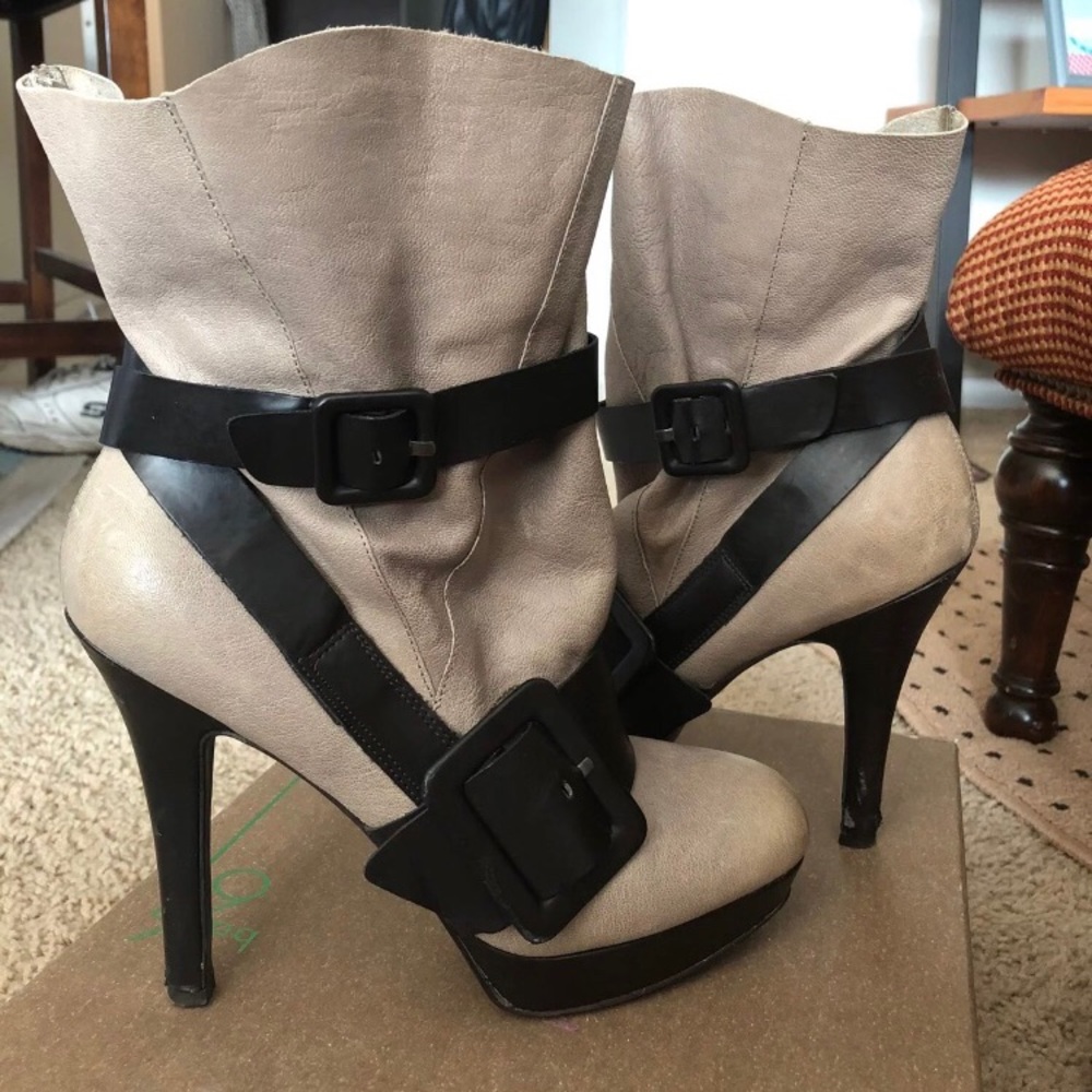 Bacio Boots. Women size 8M.